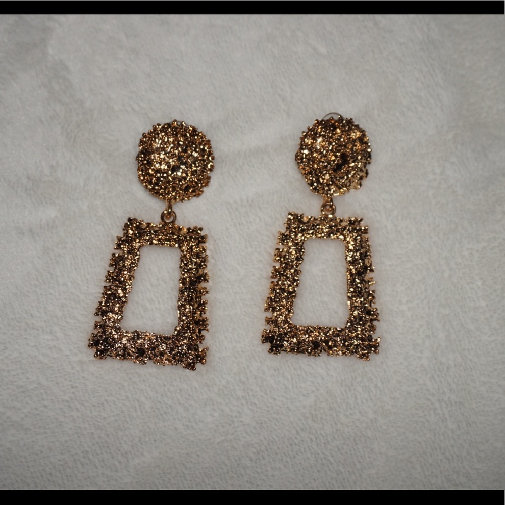 Gold stud statement earrings - Picture 2 of 2